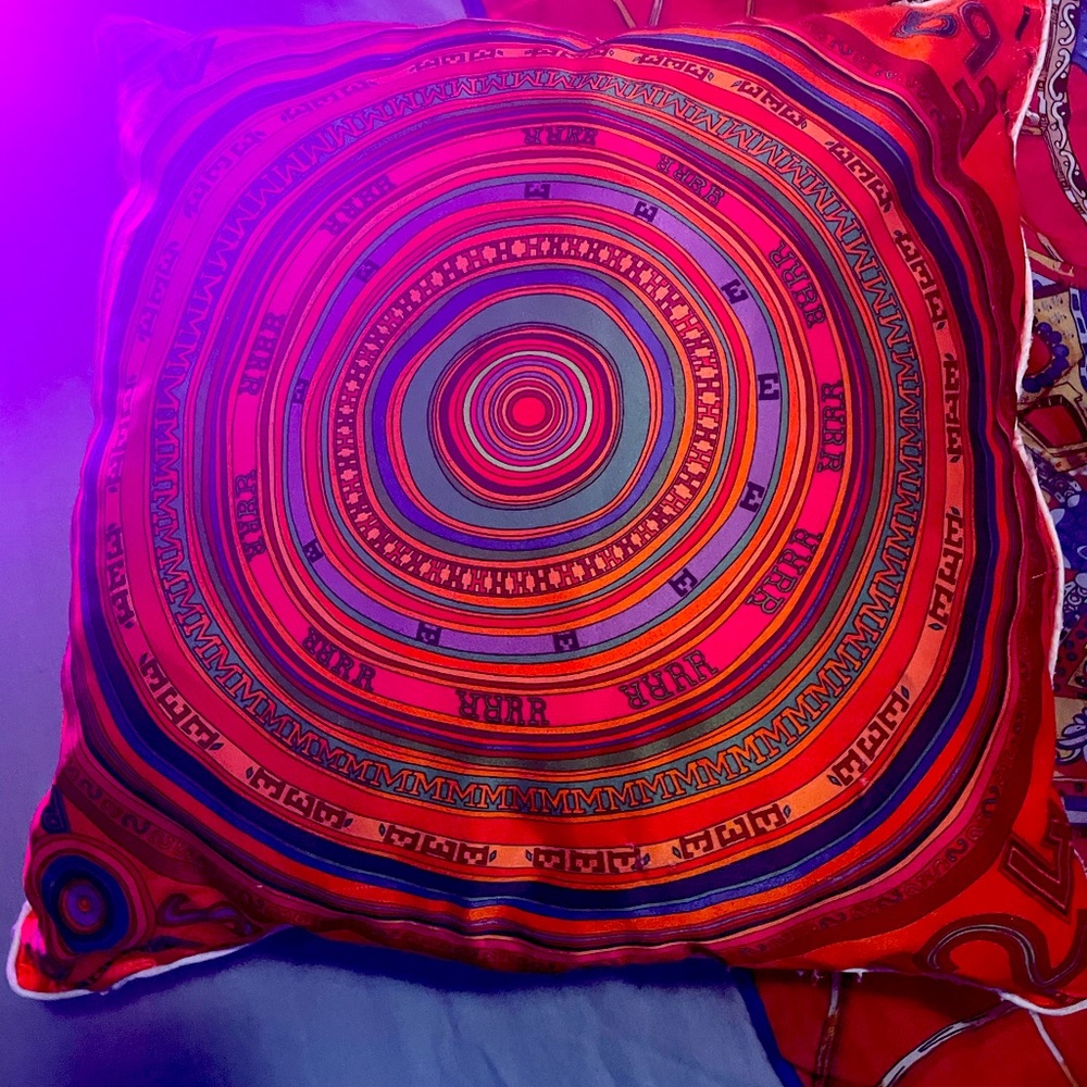 RATE VINTAGE TOHU BOHU HERMES SILK SCARF PILLOW